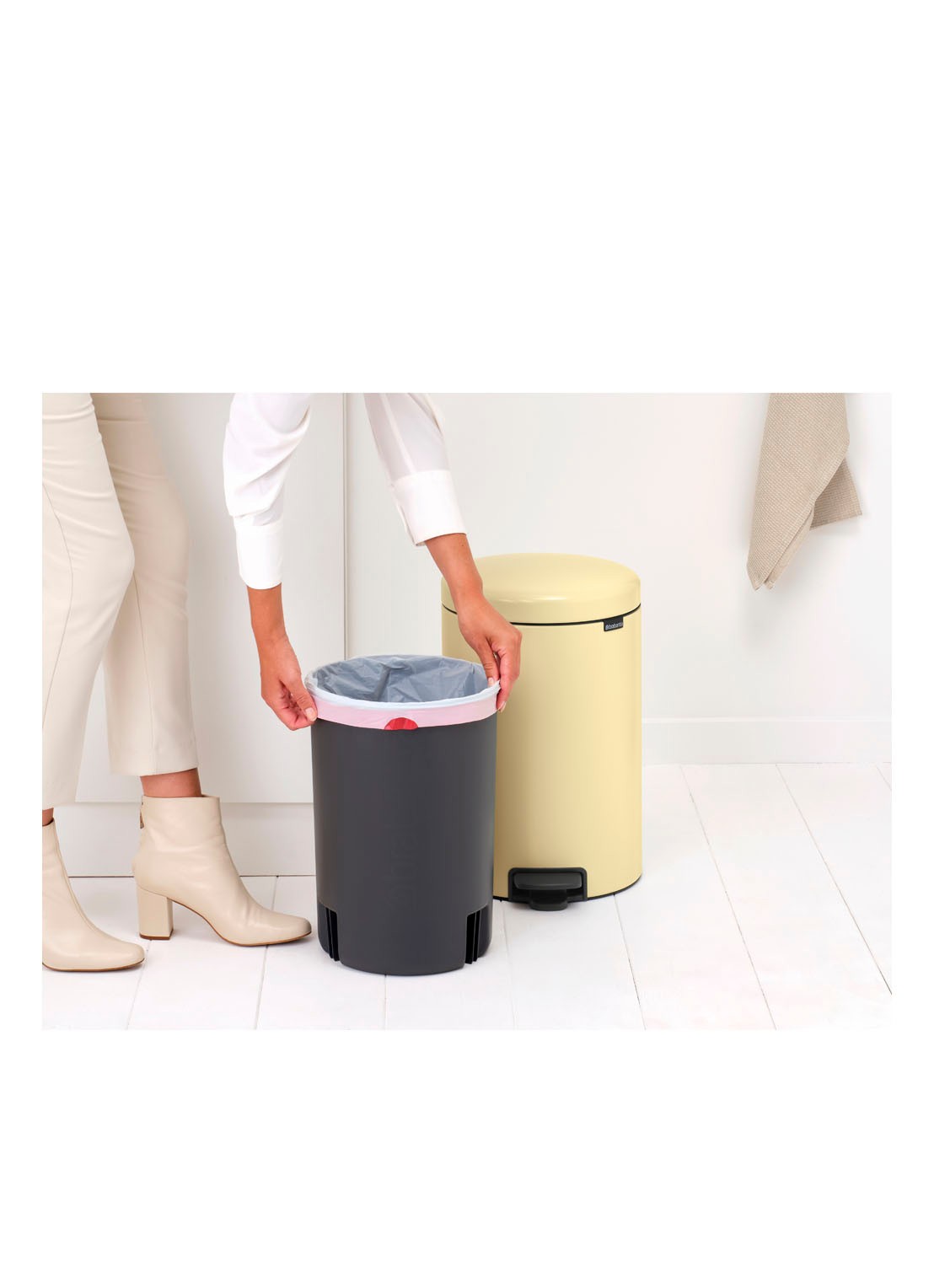 Brabantia NewIcon pedaalemmer 20 liter - detail 5 lichtgeel