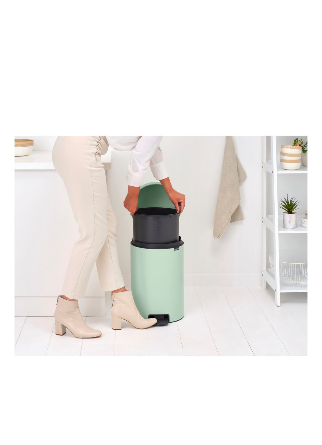 Brabantia NewIcon pedaalemmer 20 liter - detail 3 lindegroen