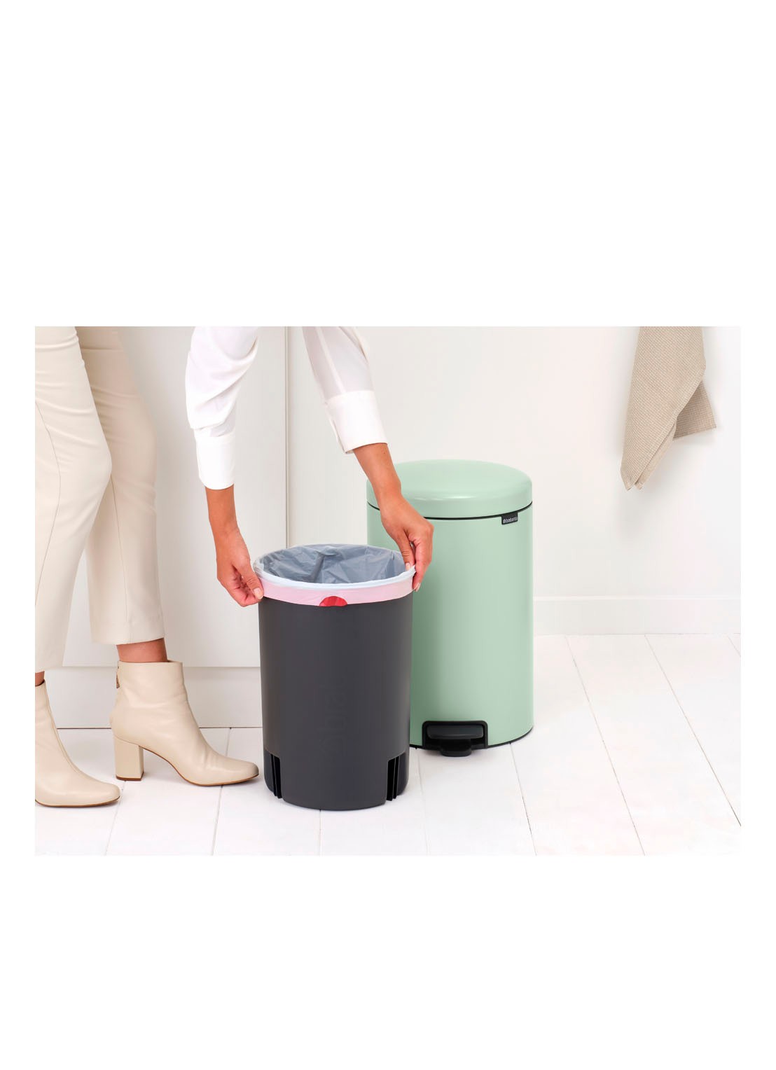 Brabantia NewIcon pedaalemmer 20 liter - detail 4 lindegroen