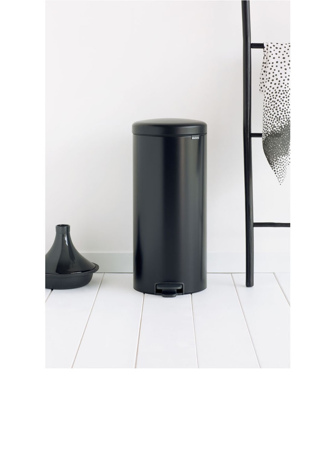 Brabantia NewIcon pedaalemmer 30 liter - detail 4 zwart