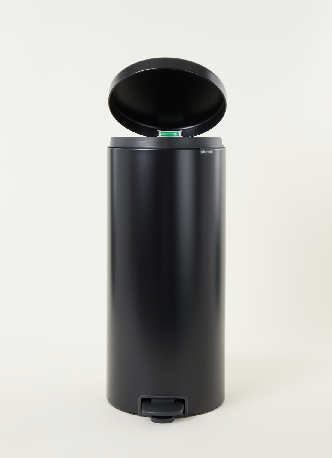 Brabantia NewIcon pedaalemmer 30 liter - voorkant 2 zwart