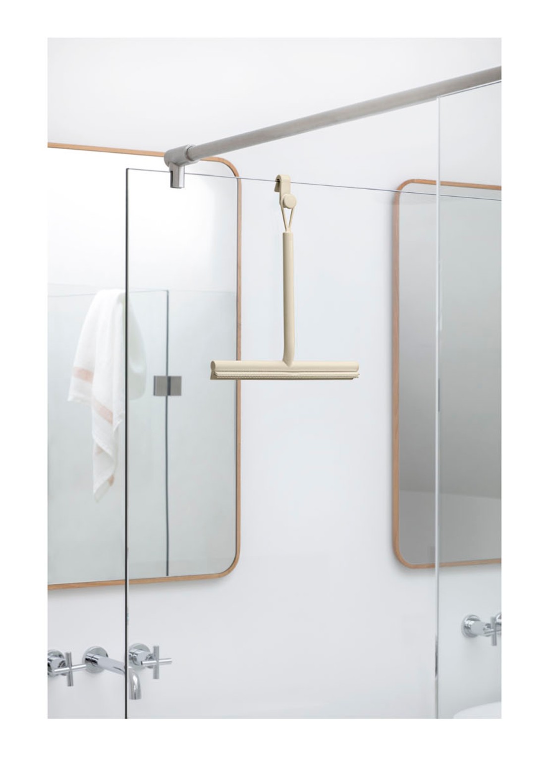 Brabantia ReNew douchewisser met deurhaak - voorkant 2 beige