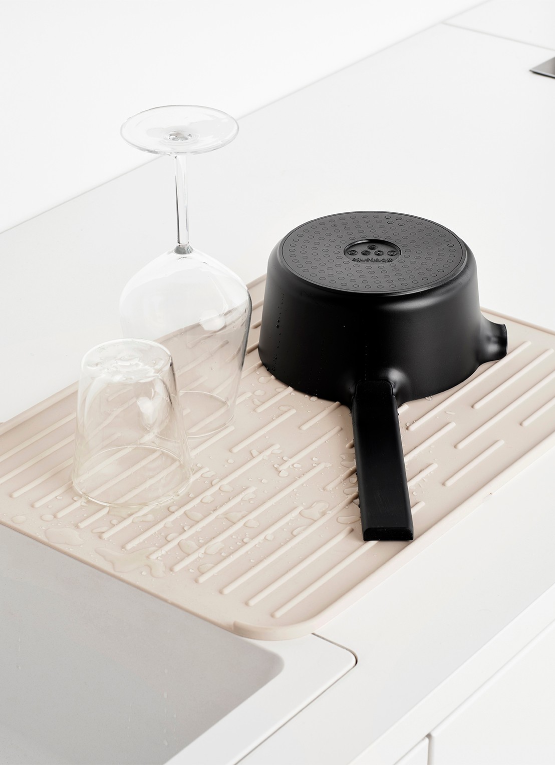 Brabantia SinkSide afdruipmat 44 x 32 cm - achterkant 7 beige