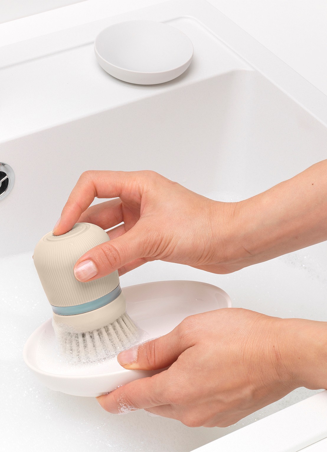 Brabantia SinkSide afwasborstel met zeepdispenser - detail 5 beige
