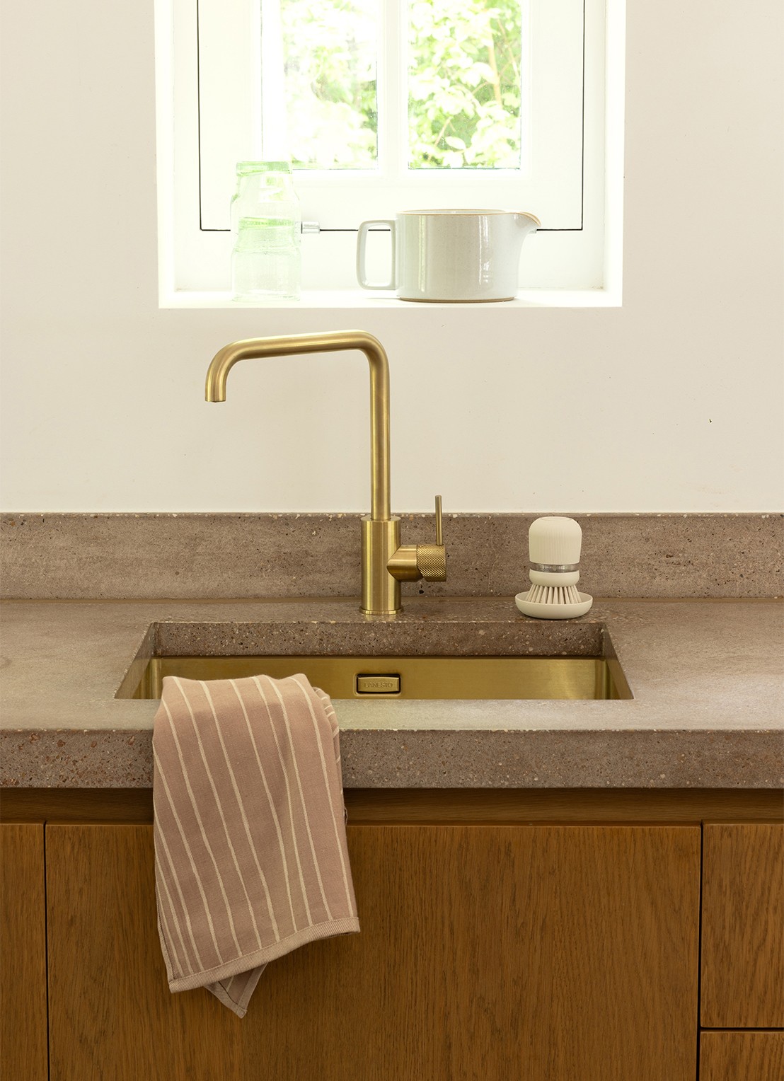 Brabantia SinkSide afwasborstel met zeepdispenser - detail 7 beige