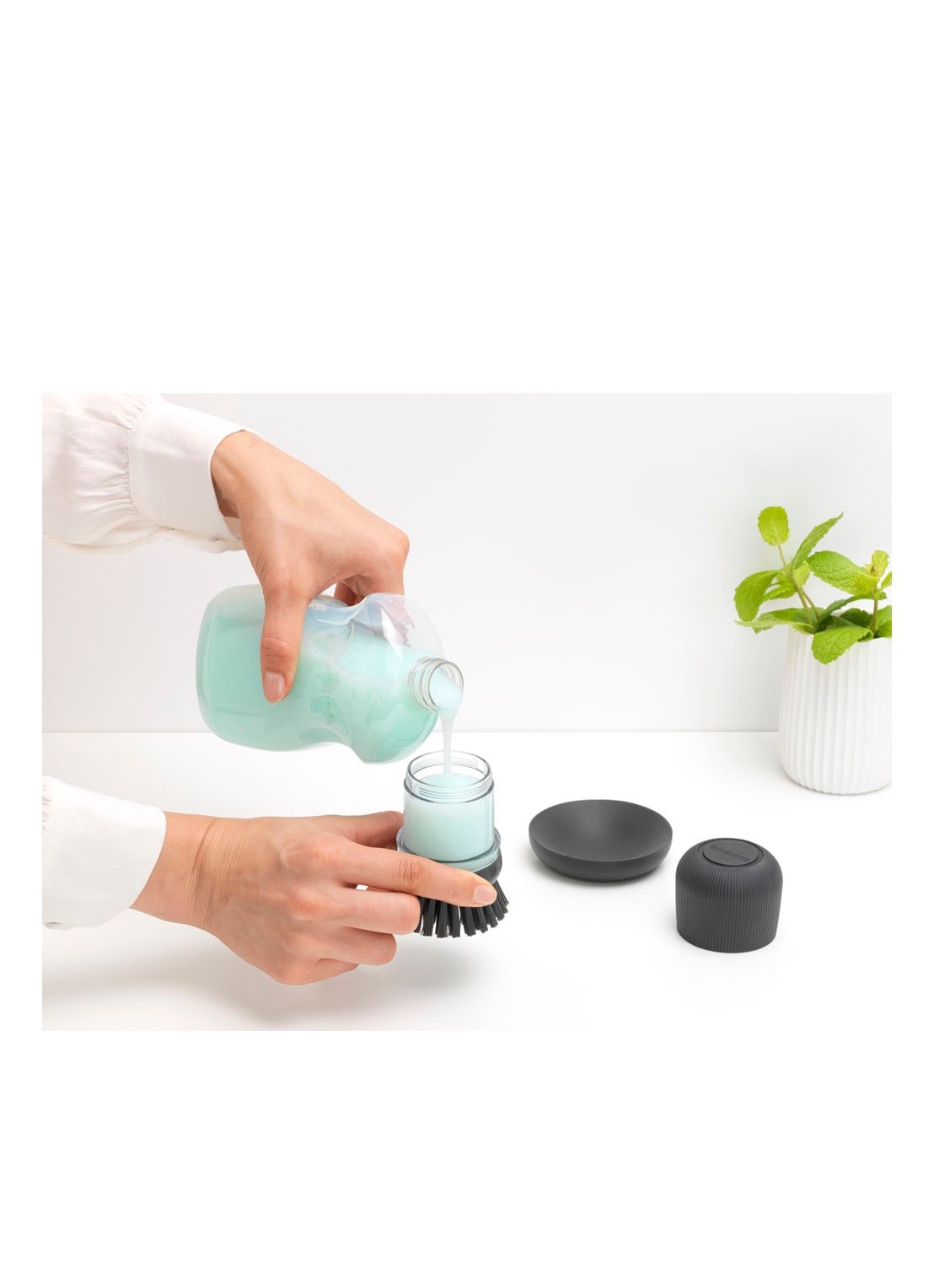 Brabantia SinkSide afwasborstel met zeepreservoir - detail 3 antraciet