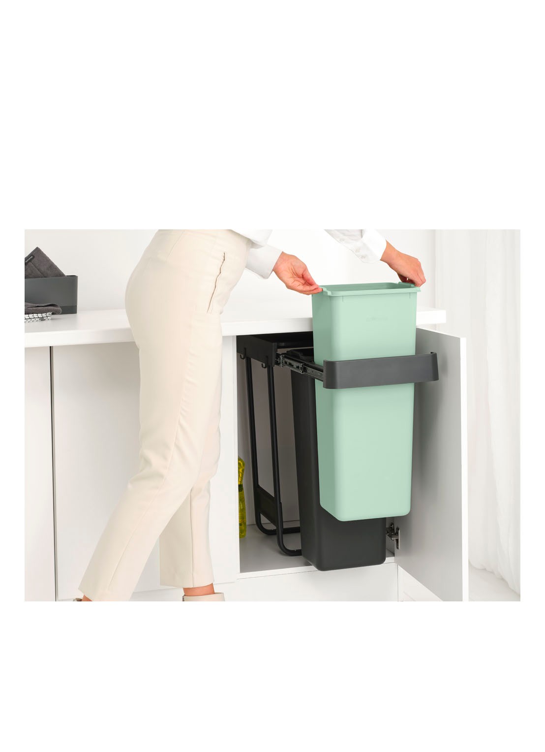 Brabantia Sort & Go inbouw prullenbak 2 x 30 liter - detail 4 lindegroen