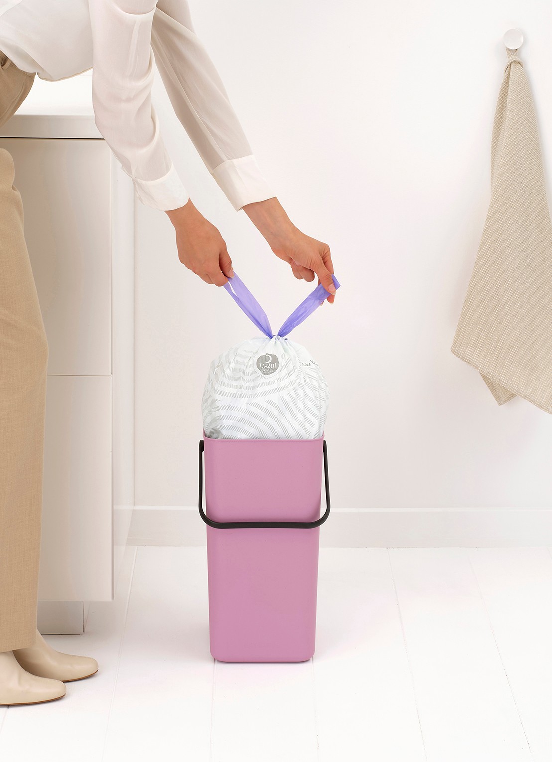 Brabantia Sort & Go prullenbak 16 liter - detail 4 donkerroze