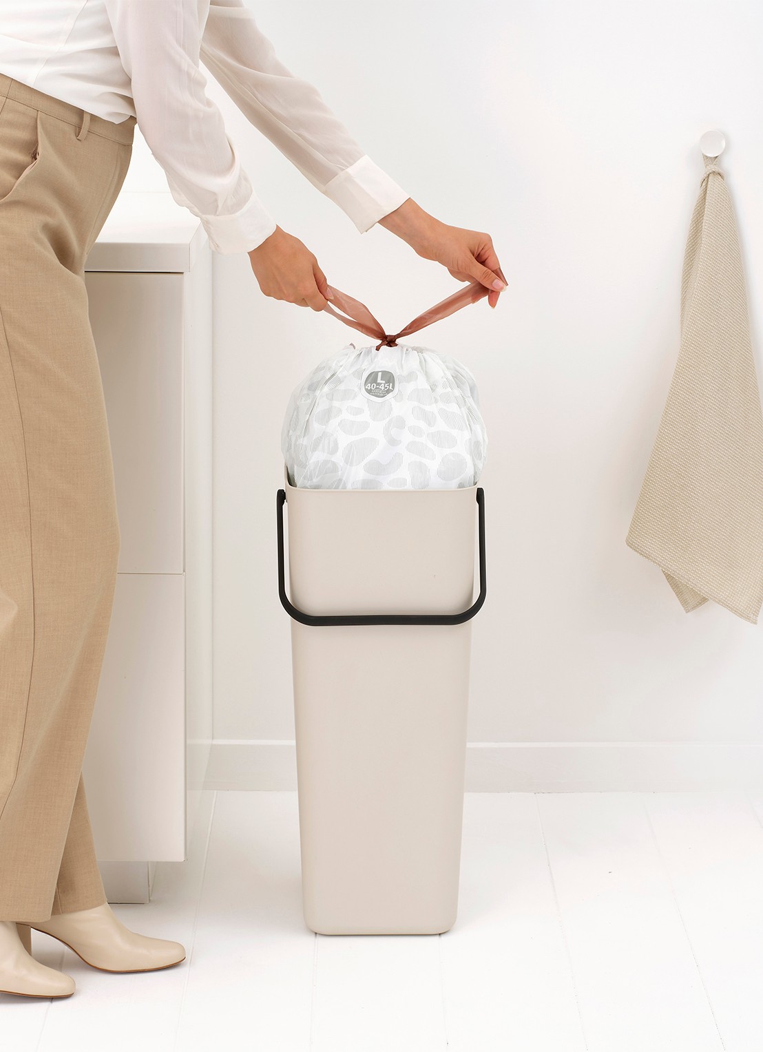 Brabantia Sort & Go prullenbak 40 liter - detail 5 beige