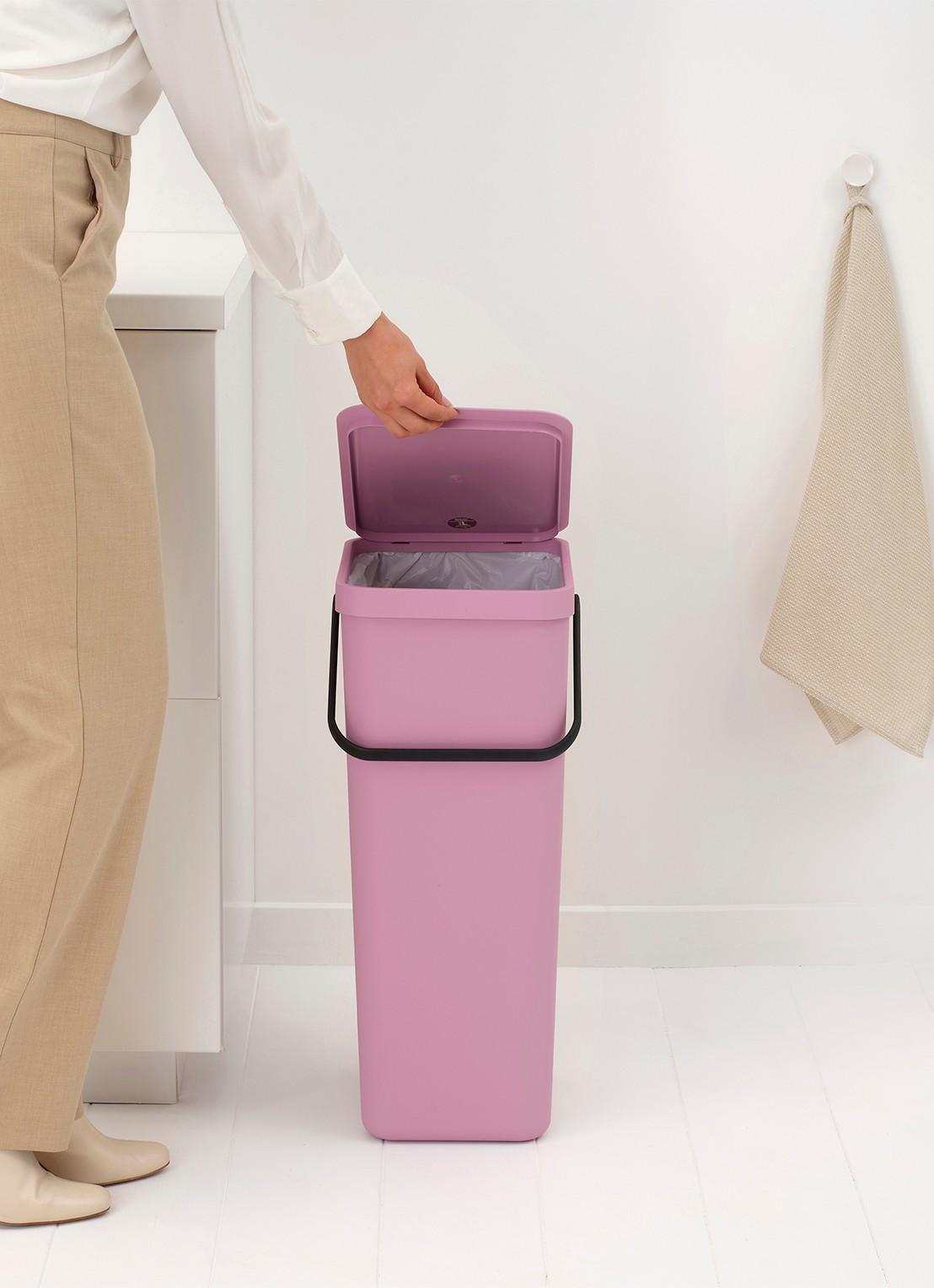 Brabantia Sort & Go prullenbak 40 liter - detail 5 donkerroze