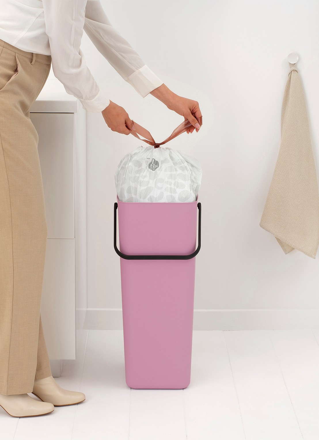 Brabantia Sort & Go prullenbak 40 liter - detail 6 donkerroze