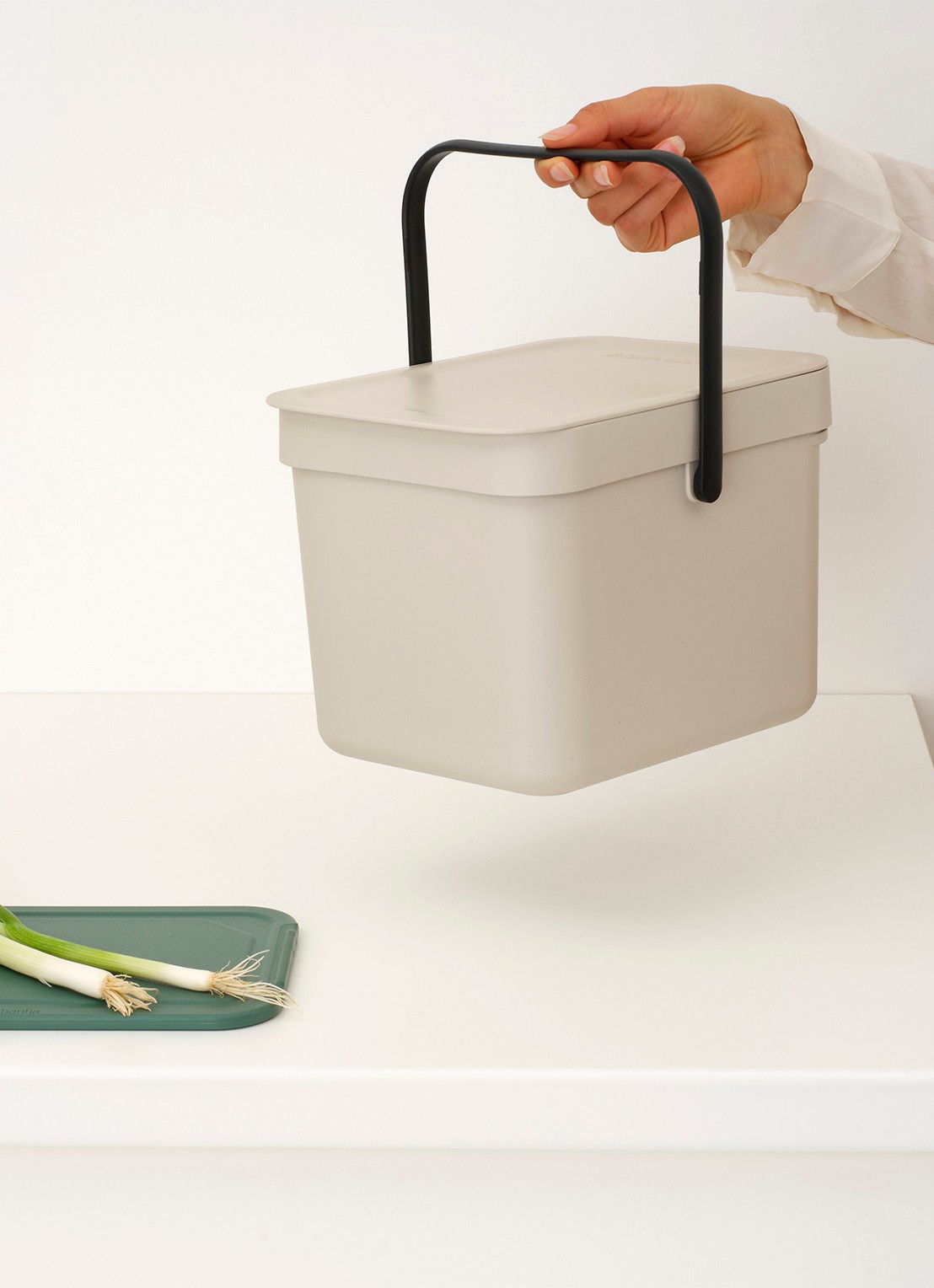 Brabantia Sort & Go prullenbak 6 liter - detail 3 beige