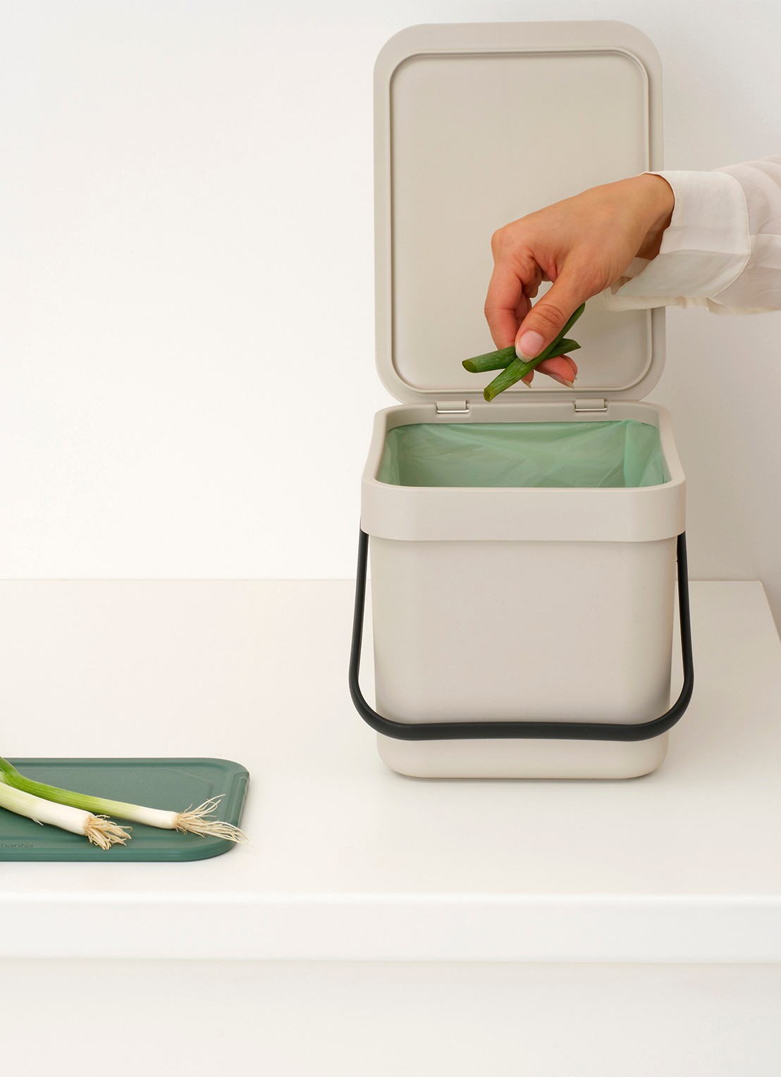 Brabantia Sort & Go prullenbak 6 liter - detail 4 beige