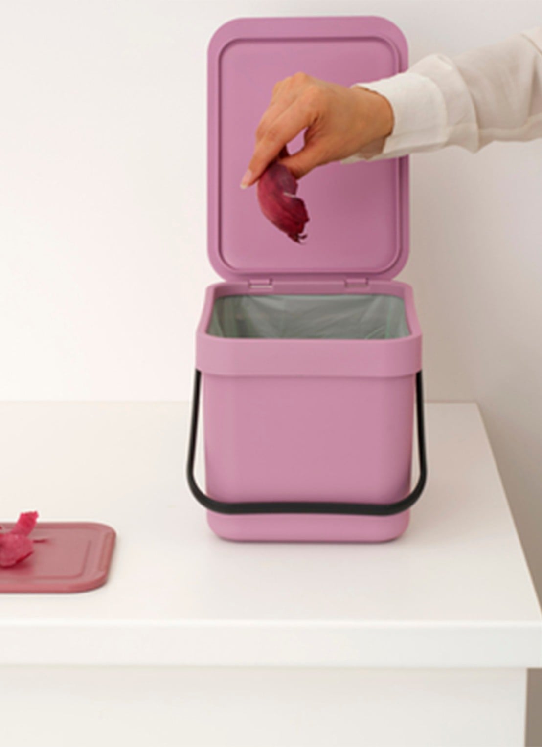 Brabantia Sort & Go prullenbak 6 liter - detail 3 donkerroze