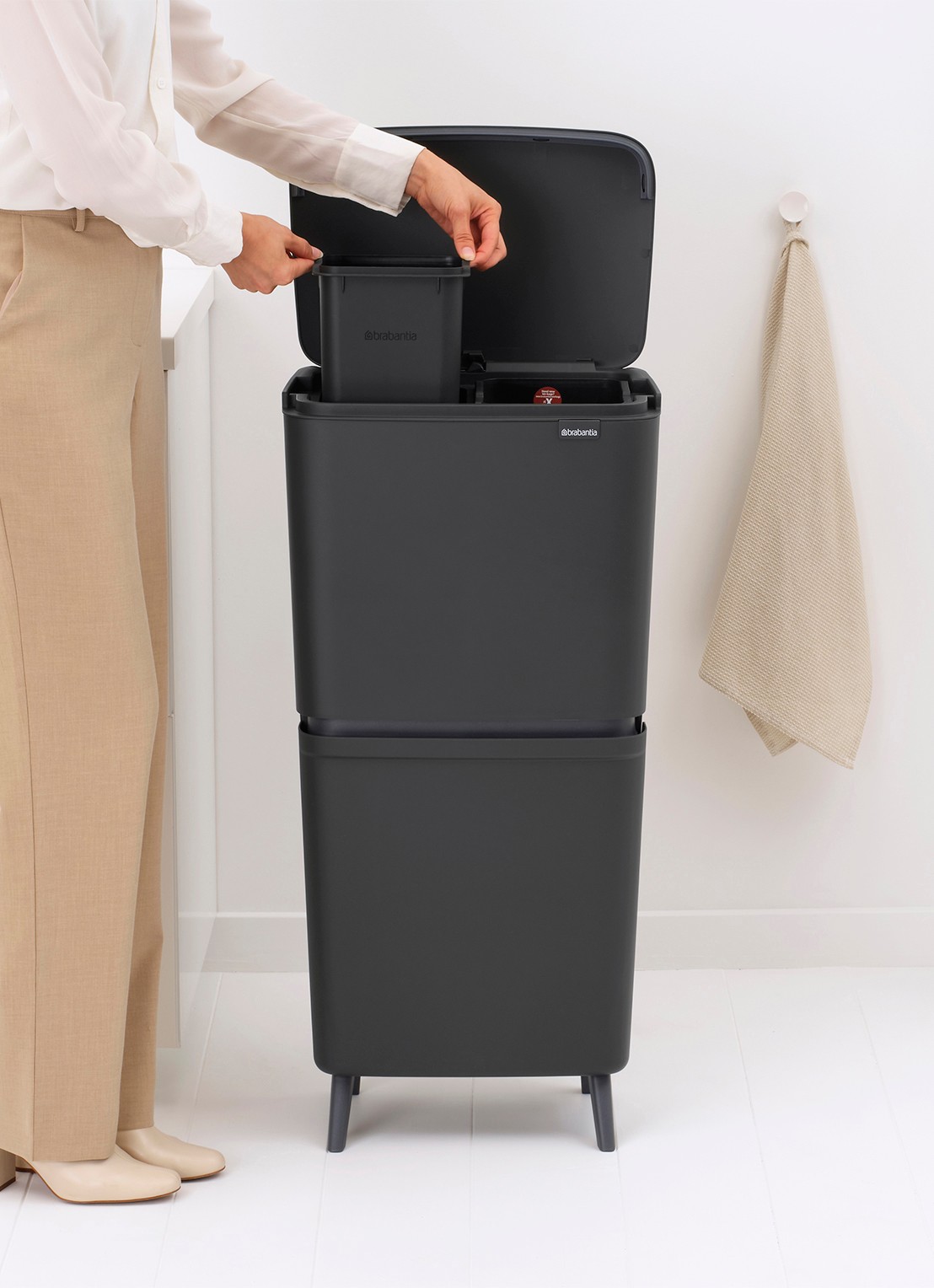 Brabantia SortUp prullenbak met deksel 20+25 liter - detail 6 antraciet