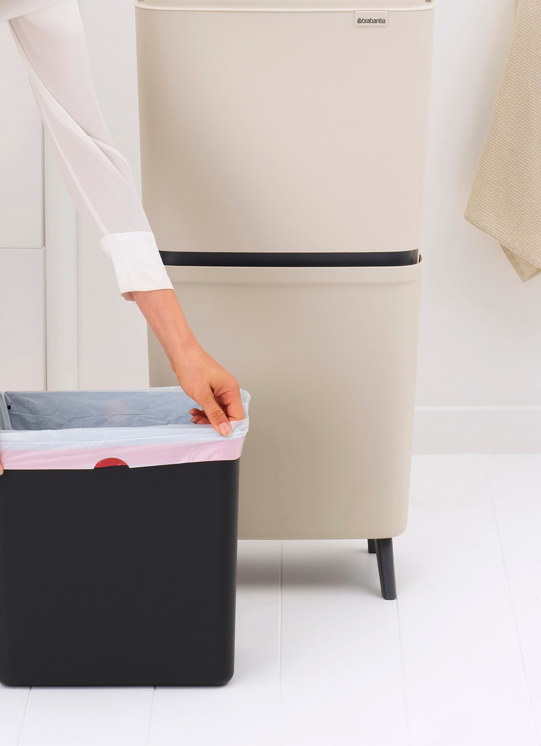 Brabantia SortUp prullenbak met deksel 20+25 liter - detail 7 beige