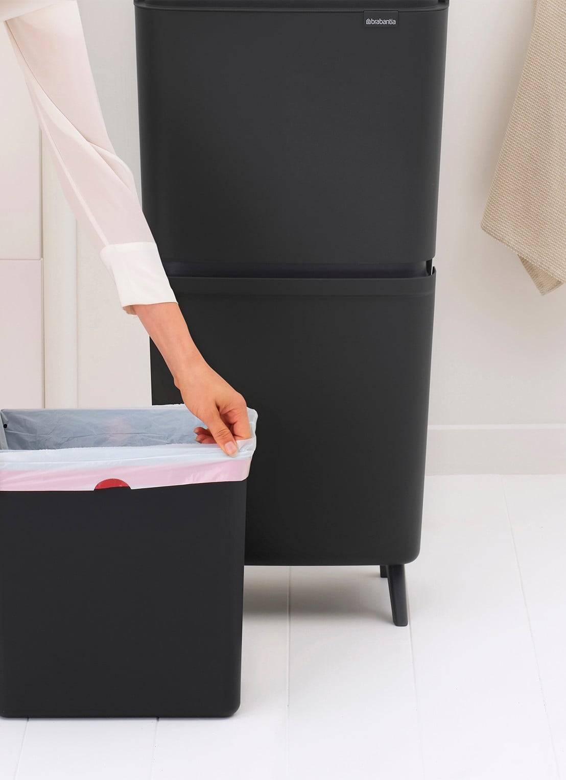 Brabantia SortUp prullenbak met deksel 25+10+10 liter - detail 7 antraciet