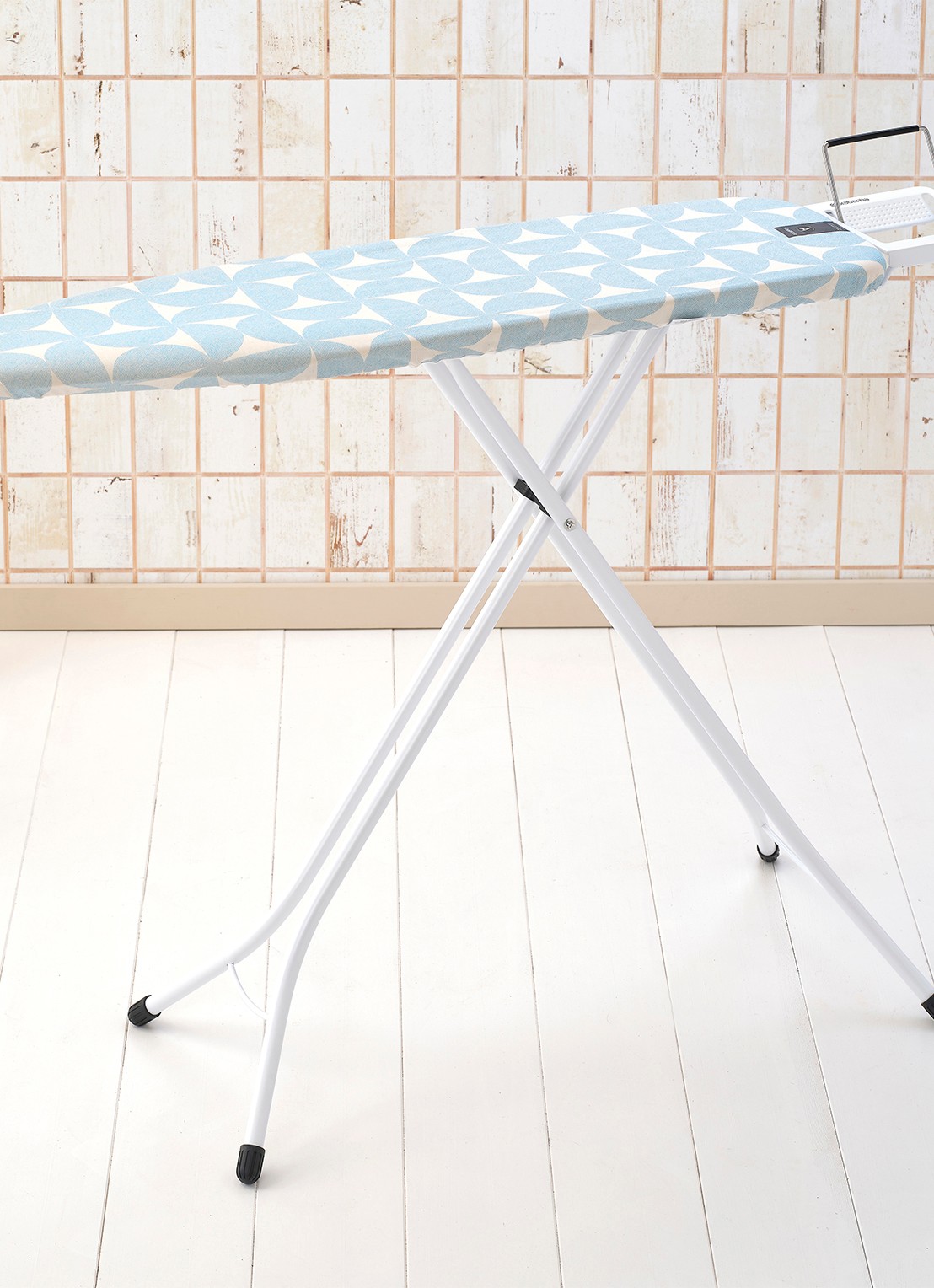 Brabantia Strijkplank A Fresh Breeze met strijkijzerhouder - detail 4 wit