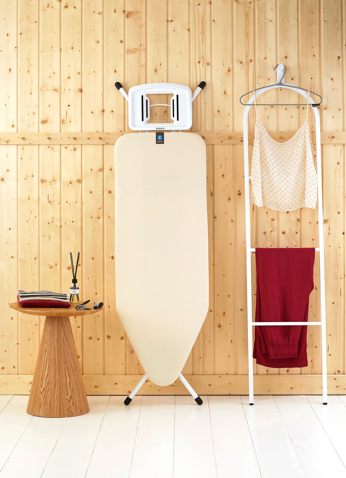 Brabantia Strijkplank C met solide strijkijzerhouder 124 x 45 cm - detail 3 gebroken wit