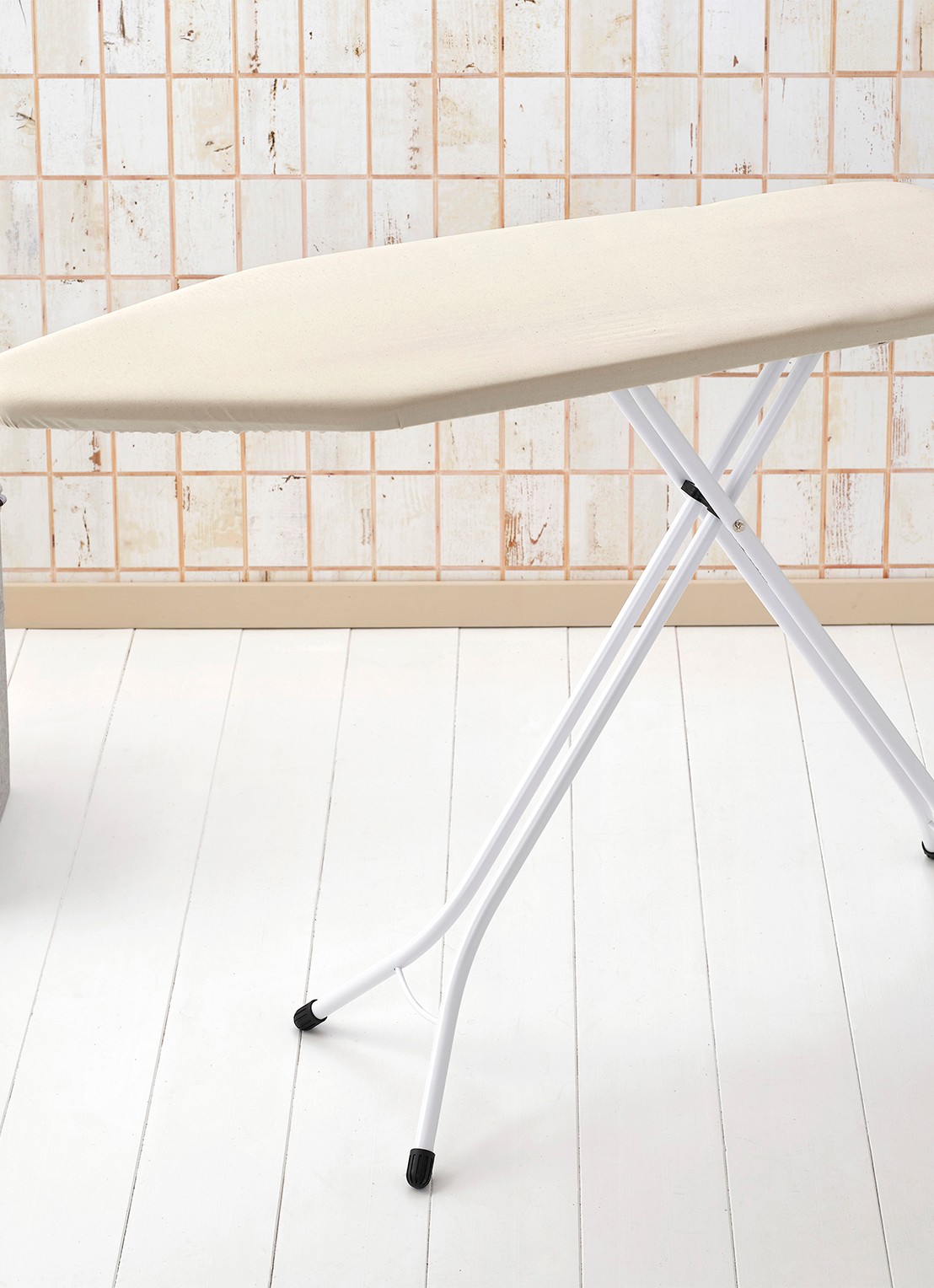 Brabantia Strijkplank C met solide strijkijzerhouder 124 x 45 cm - detail 4 gebroken wit