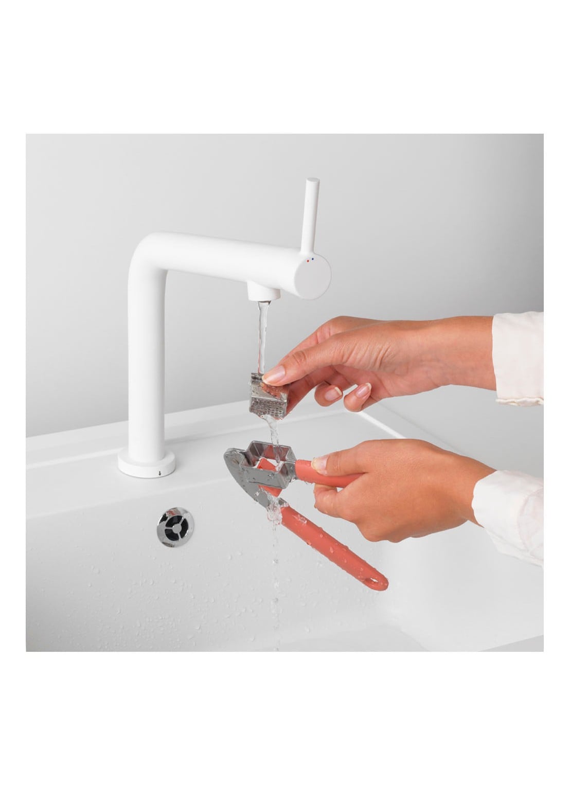 Brabantia TASTY+ knoflookpers - detail 5 oudroze