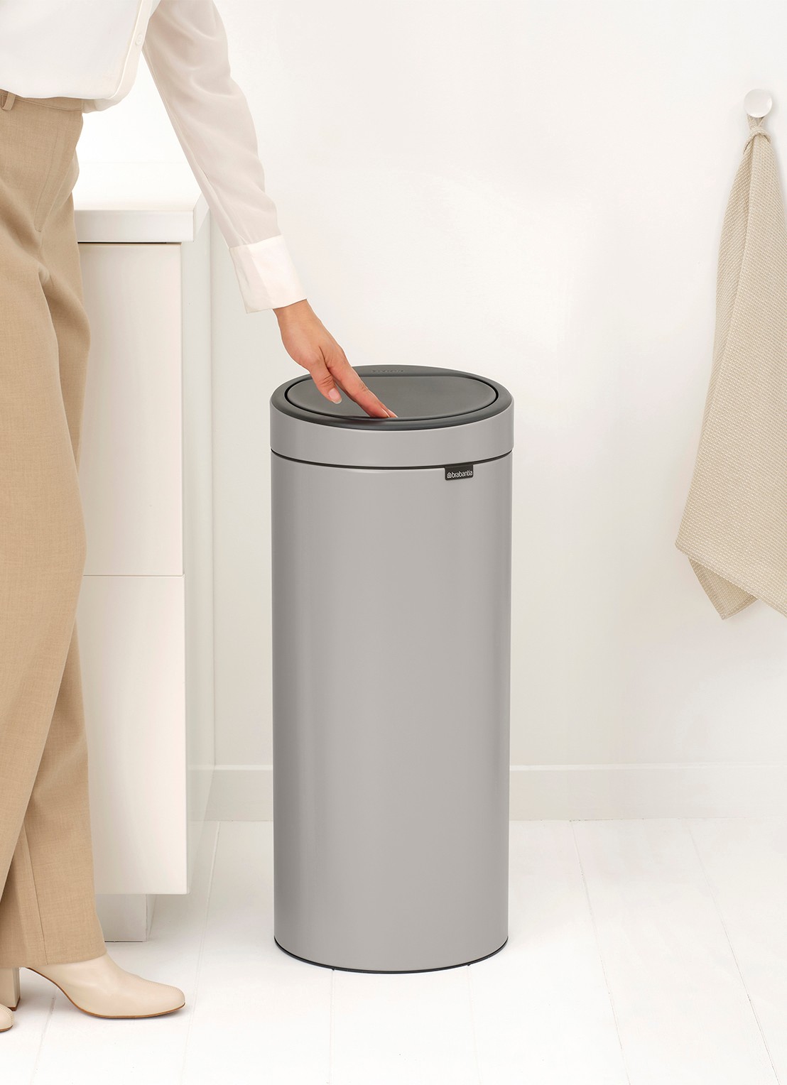 Brabantia Touch Bin prullenbak 30 liter - detail 5 middengrijs