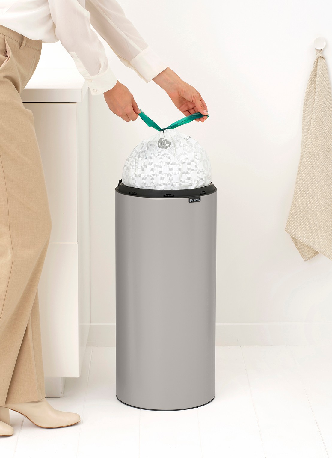 Brabantia Touch Bin prullenbak 30 liter - detail 7 middengrijs