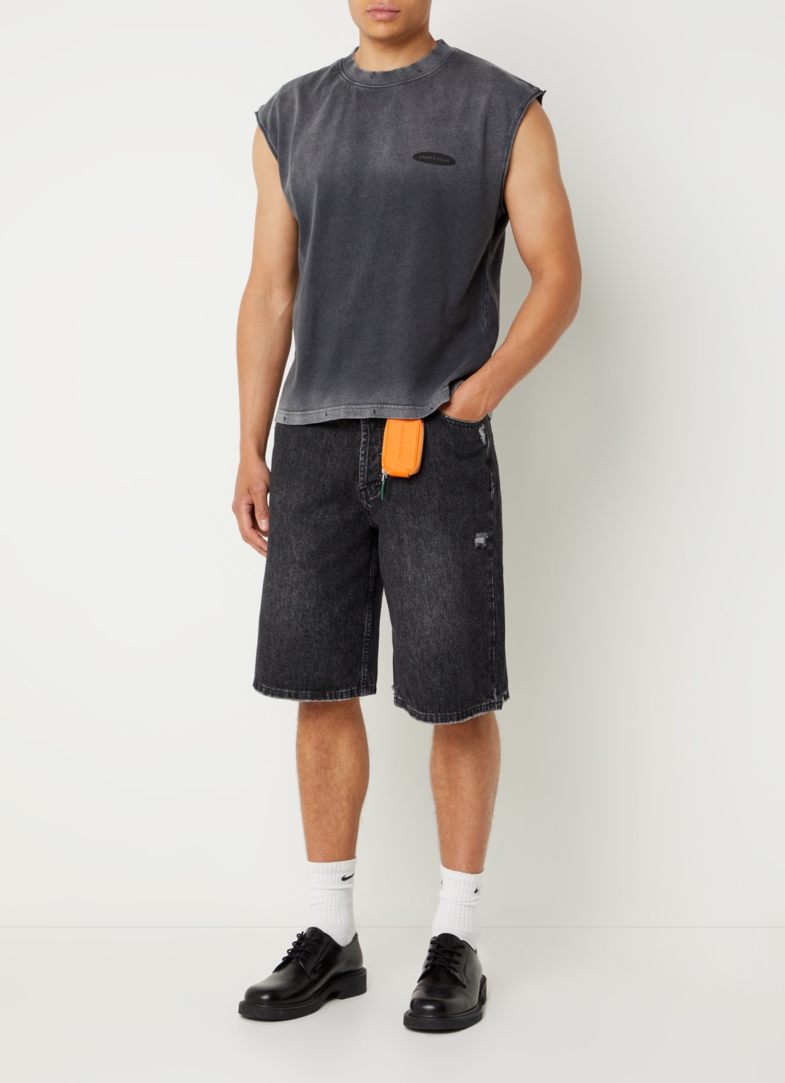 Bram's Fruit Disstressed tanktop met logo- en backprint - voorkant 2 antraciet