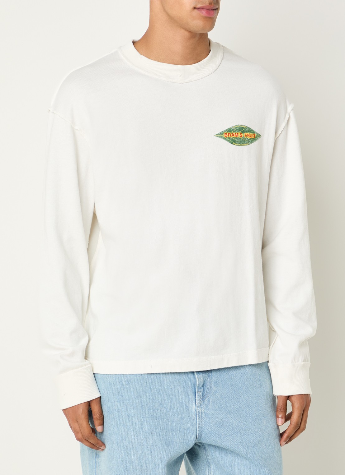 Bram's Fruit Distressed Leaf longsleeve met logoprint - detail gebroken wit