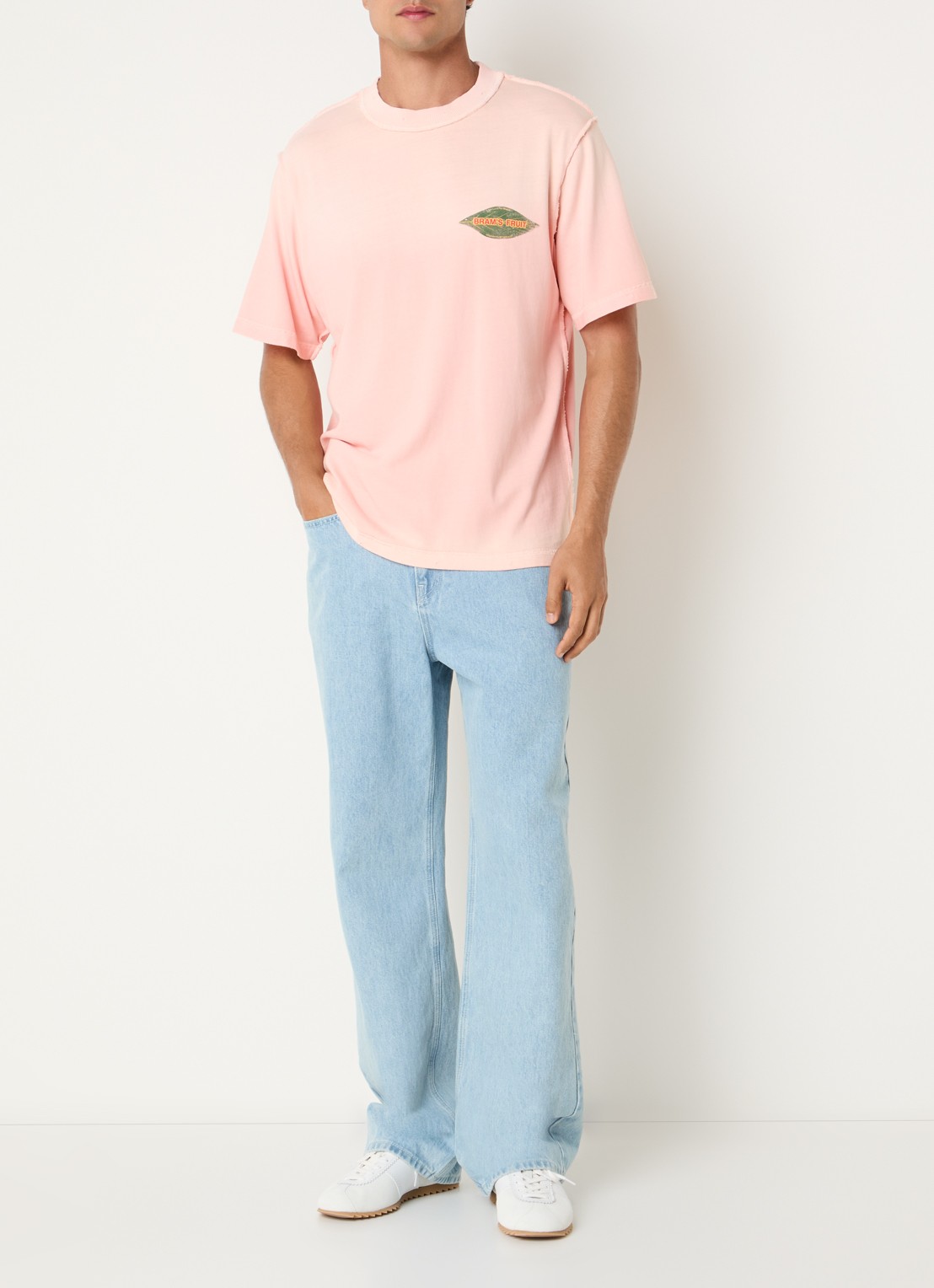 Bram's Fruit Distressed Leaf T-shirt met logo- en backprint - voorkant 2 roze