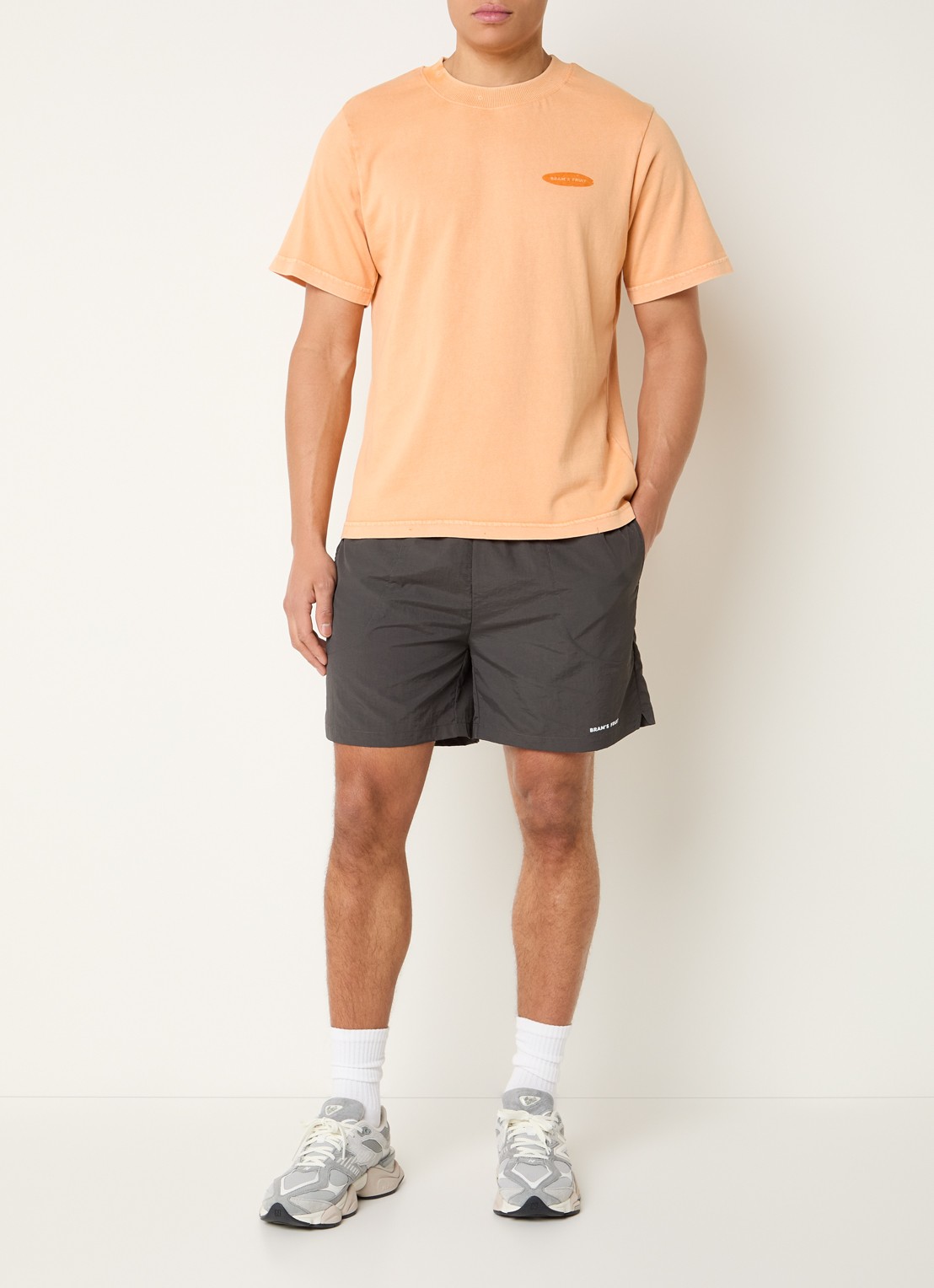 Bram's Fruit F*ck Off T-shirt met logo- en backprint - voorkant 3 oranje