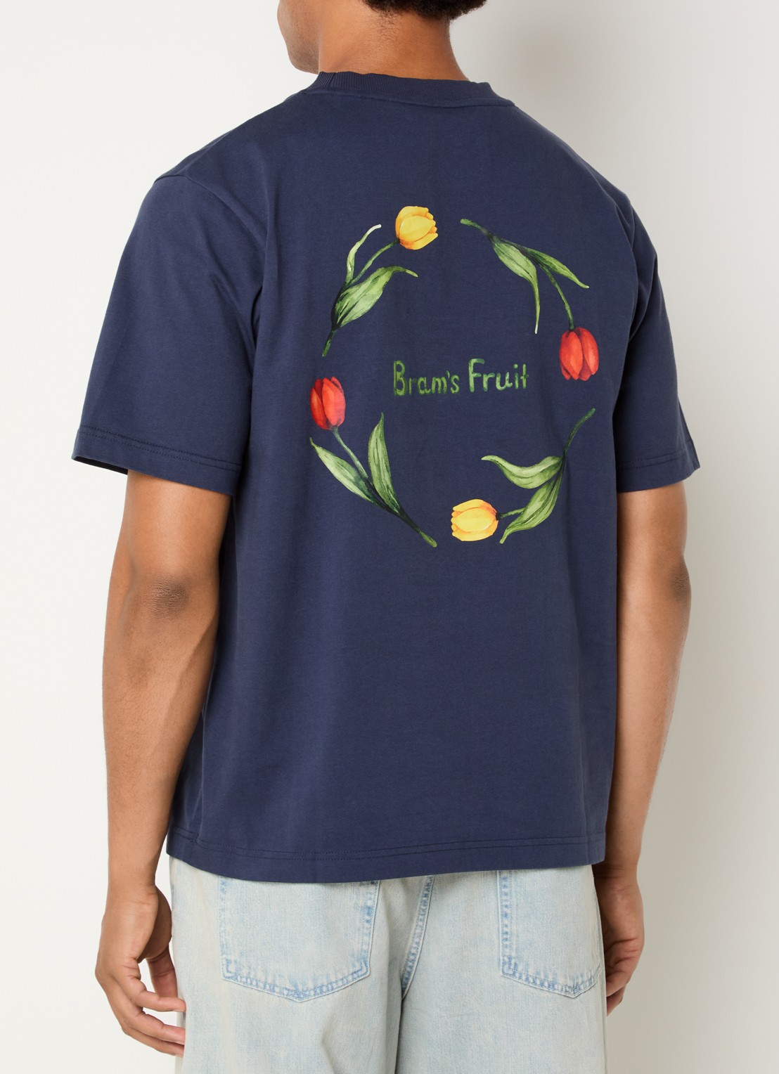 Bram's Fruit Flora 2.0 T-shirt met logo- en backprint - detail donkerblauw