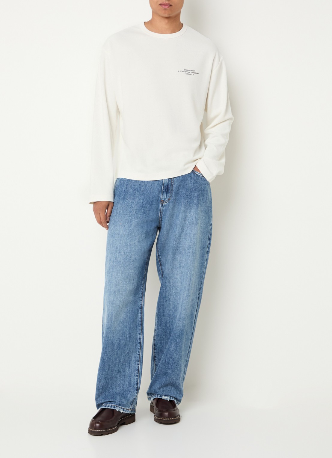 Bram's Fruit Longsleeve met logo- en backprint - voorkant 4 gebroken wit