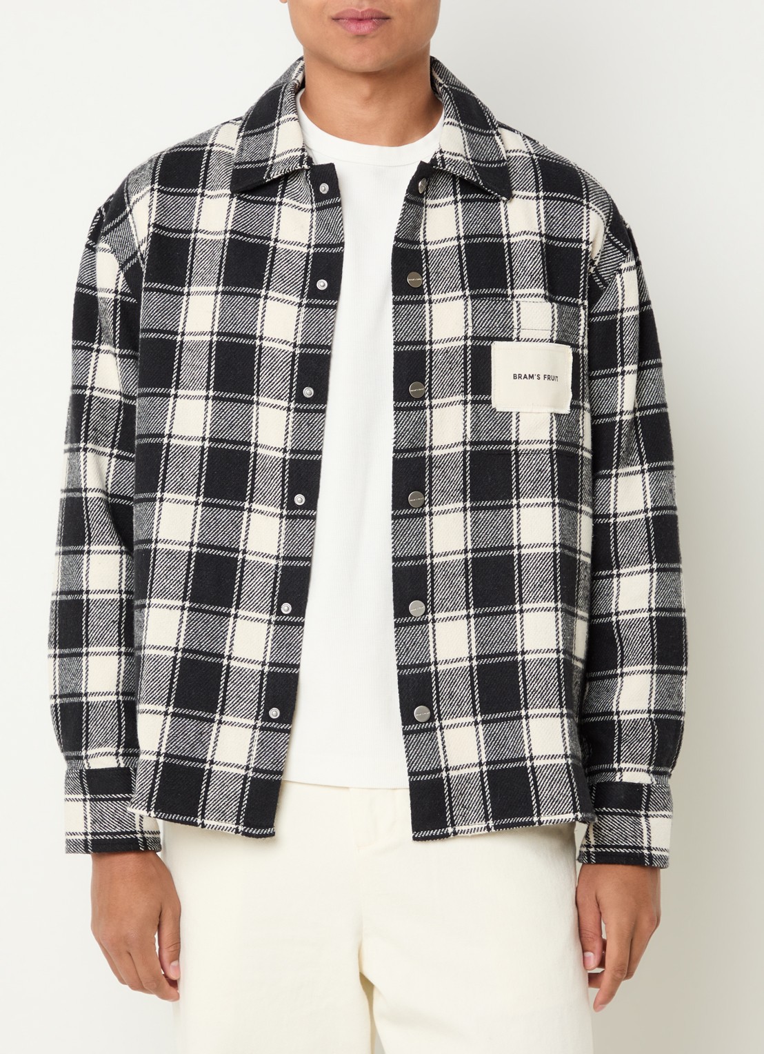 Bram's Fruit Overshirt met ruitdessin en borstzak - detail zwart