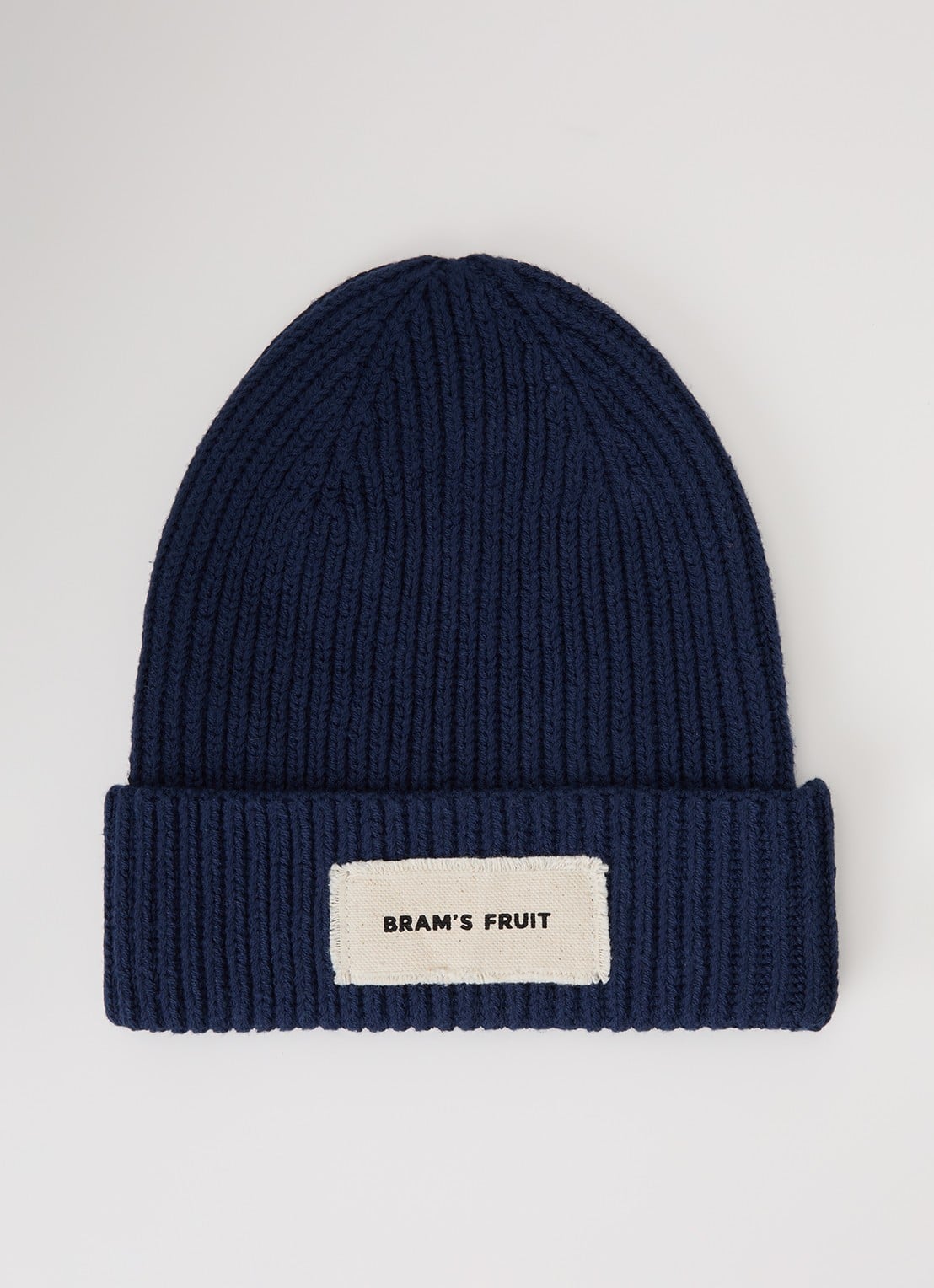 Bram's Fruit Ribgebreide muts met logo - voorkant donkerblauw