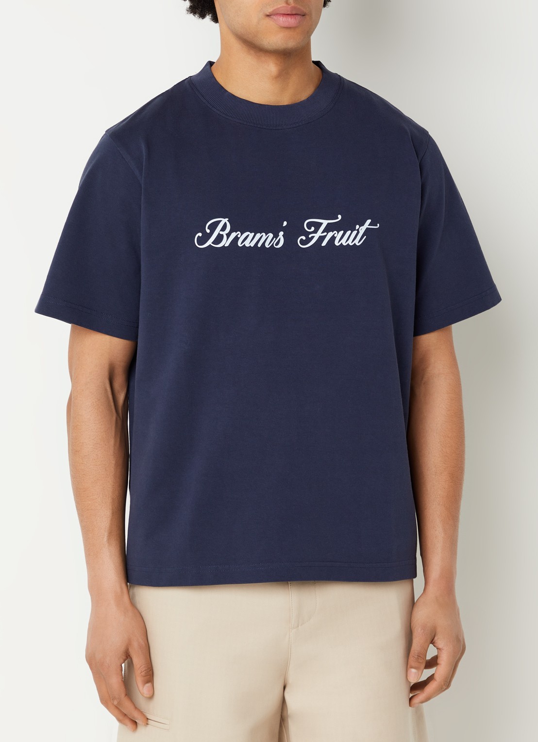 Bram's Fruit Script T-shirt met logo - detail donkerblauw