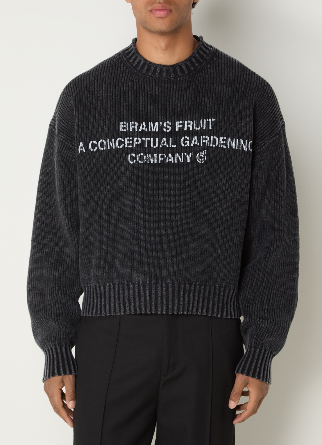 Bram's Fruit Stamp grofgebreide trui met logo - detail 4 antraciet