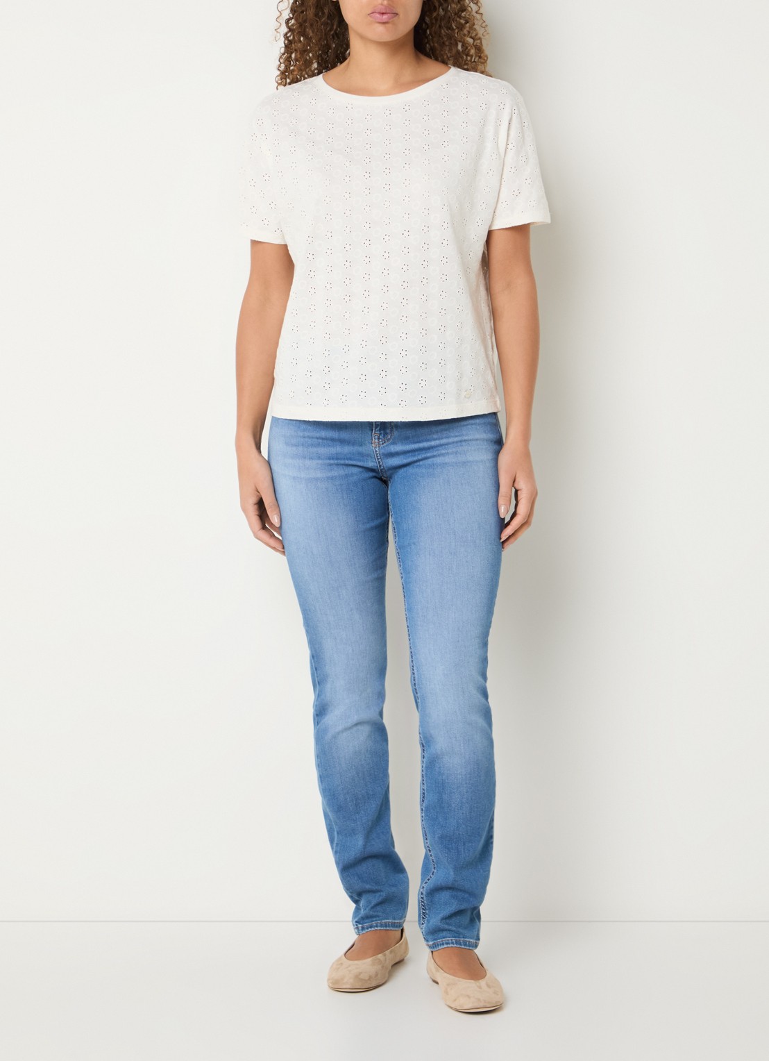 BRAX Caelen T-shirt met broderie - voorkant 2 wit