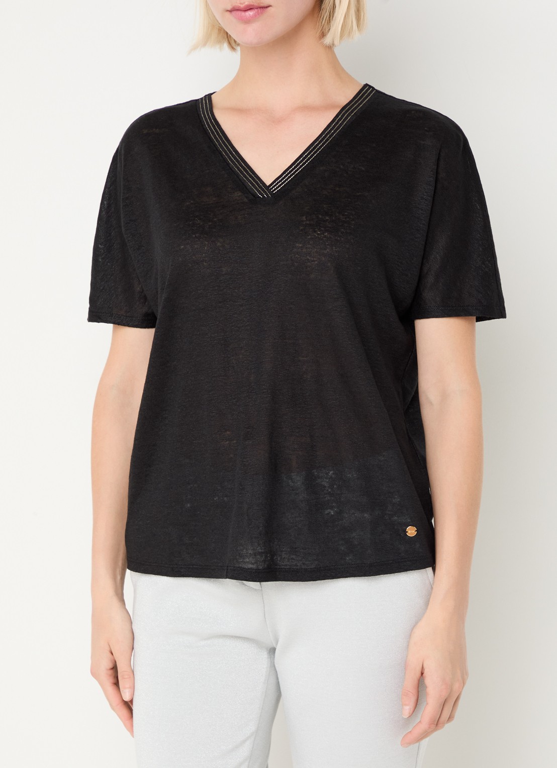 BRAX Caelen T-shirt van linnen met V-hals  - detail zwart
