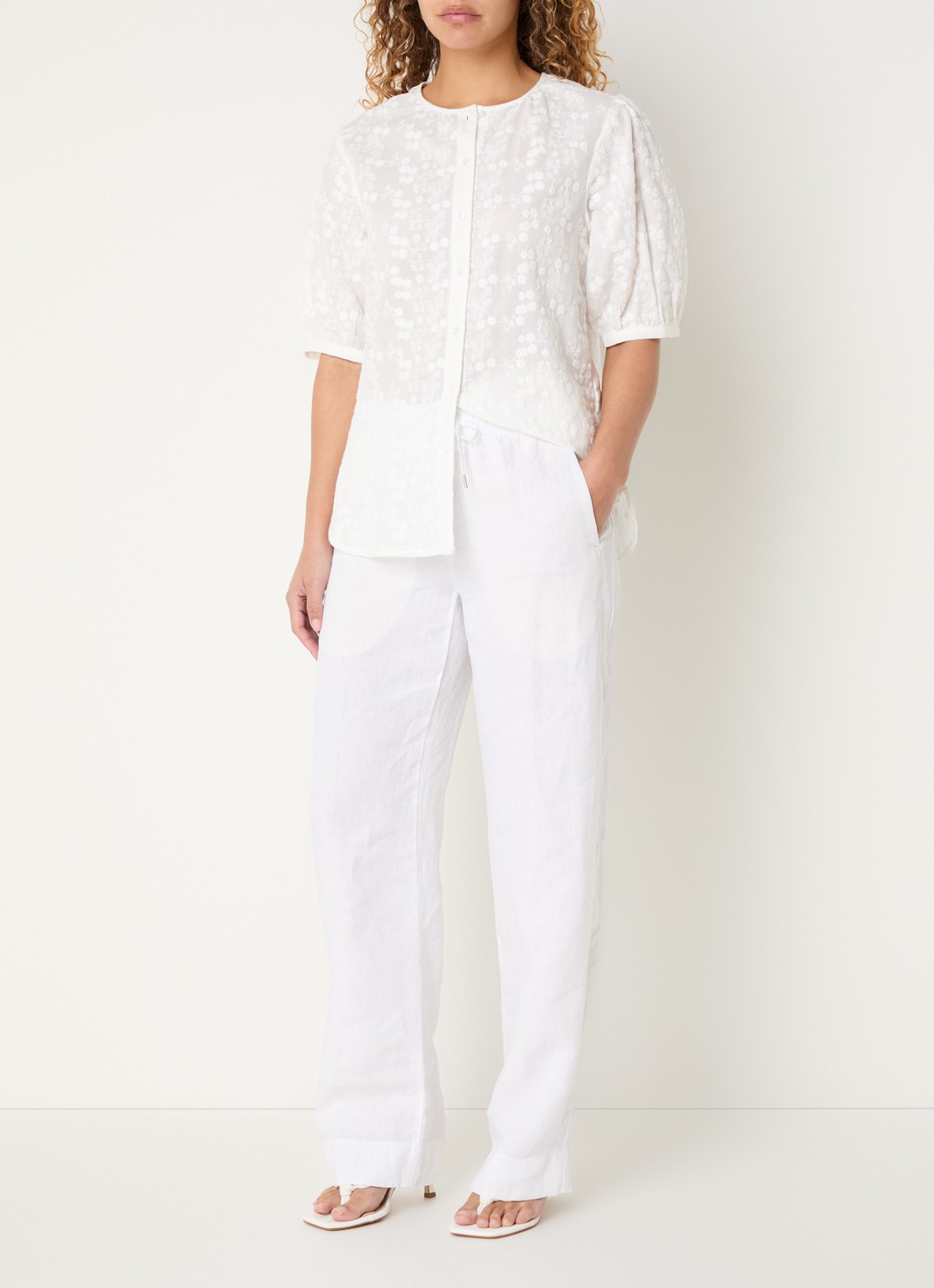BRAX  Farina loose fit pantalon van linnen met steekzakken - voorkant 2 gebroken wit