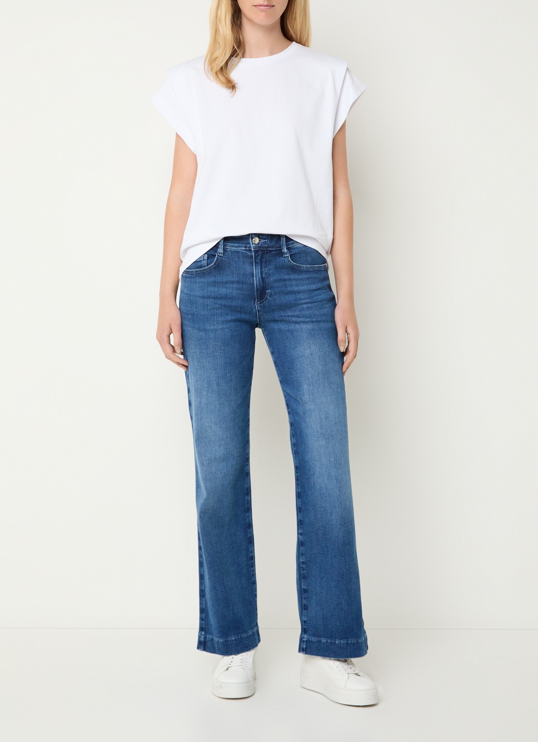 BRAX Maine high waist flared jeans met steekzakken - voorkant 3 lichtblauw
