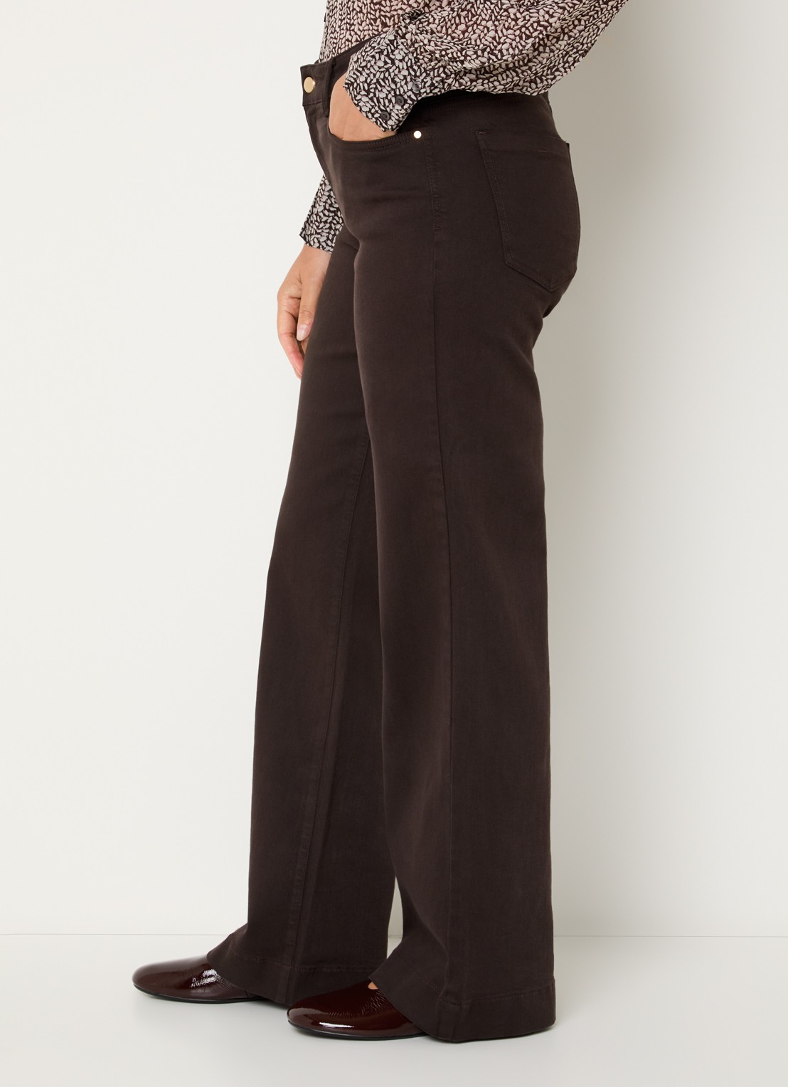 BRAX Maine high waist loose fit jeans met gekleurde wassing - detail 4 donkerbruin