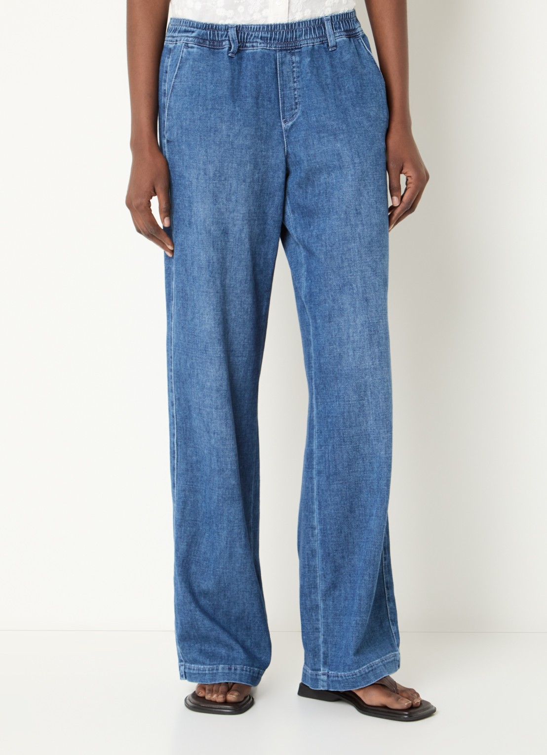BRAX Maine mid waist loose fit jeans met elastische band - detail 4 indigo