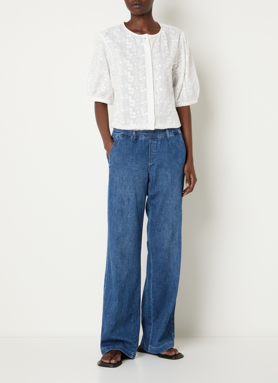 BRAX Maine mid waist loose fit jeans met elastische band - voorkant 3 indigo