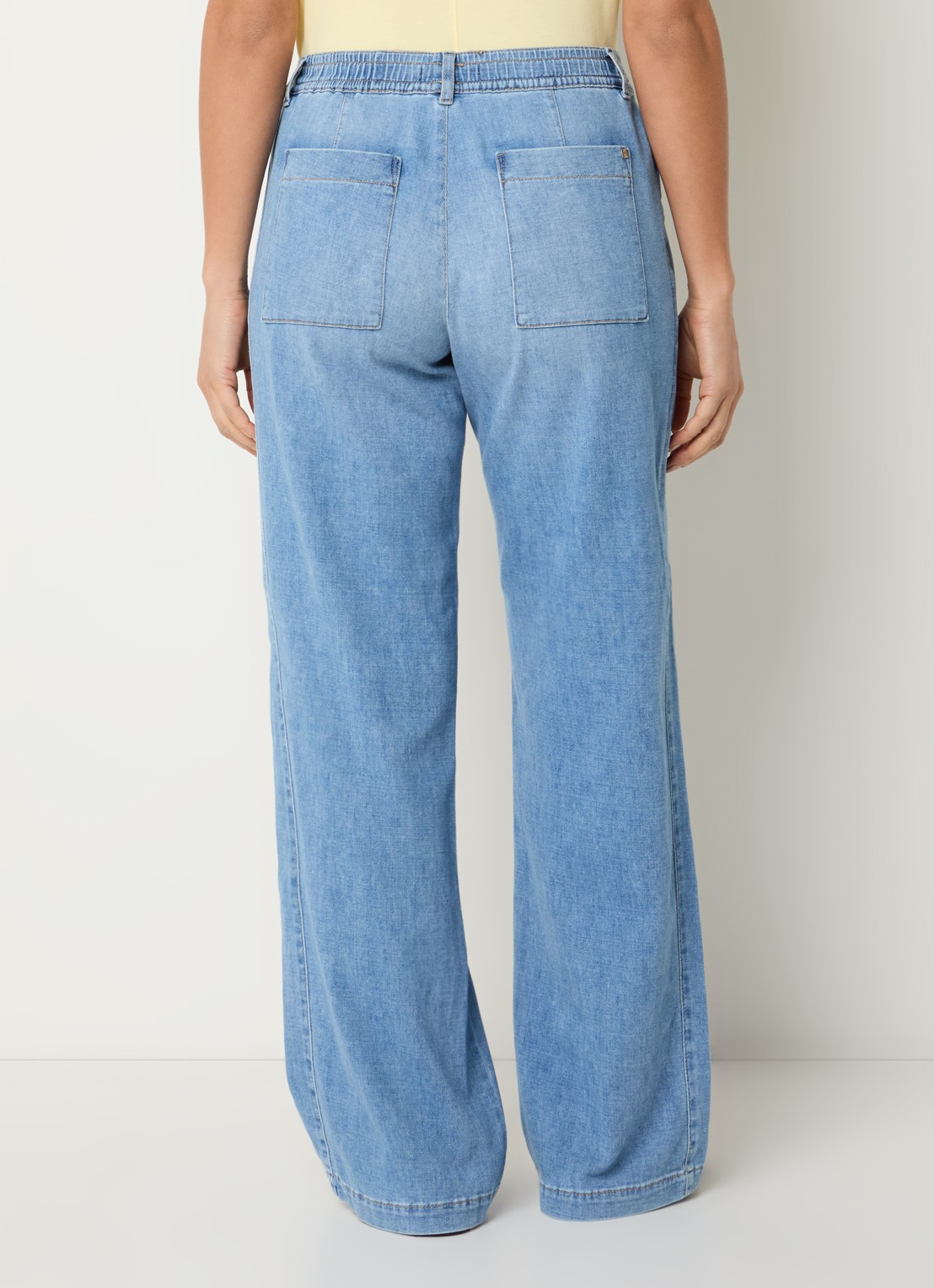 BRAX Maine mid waist loose fit jeans met elastische band - achterkant 4 lichtblauw