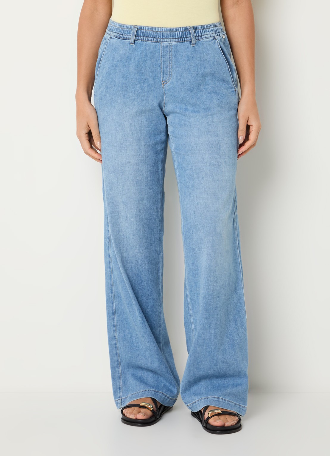 BRAX Maine mid waist loose fit jeans met elastische band - detail 3 lichtblauw