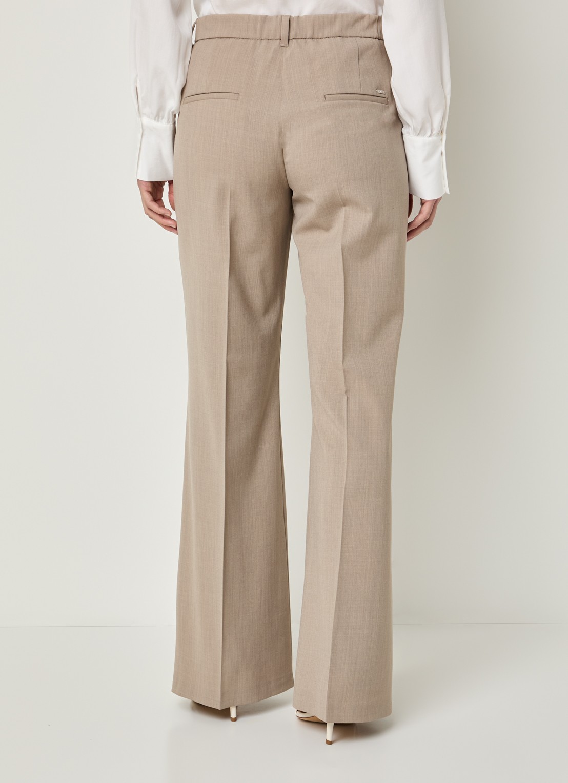 BRAX Maine mid waist wide fit palazzobroek in scheerwolblend  - achterkant taupe