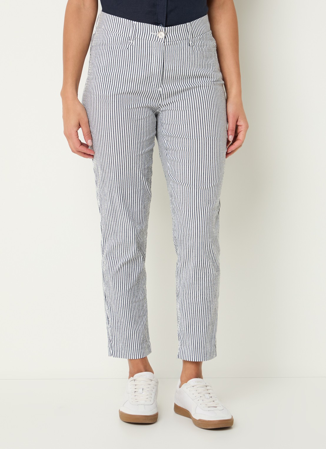 BRAX Mara mid waist cropped slim fit broek met streepprint en steekzakken - detail 3 donkerblauw