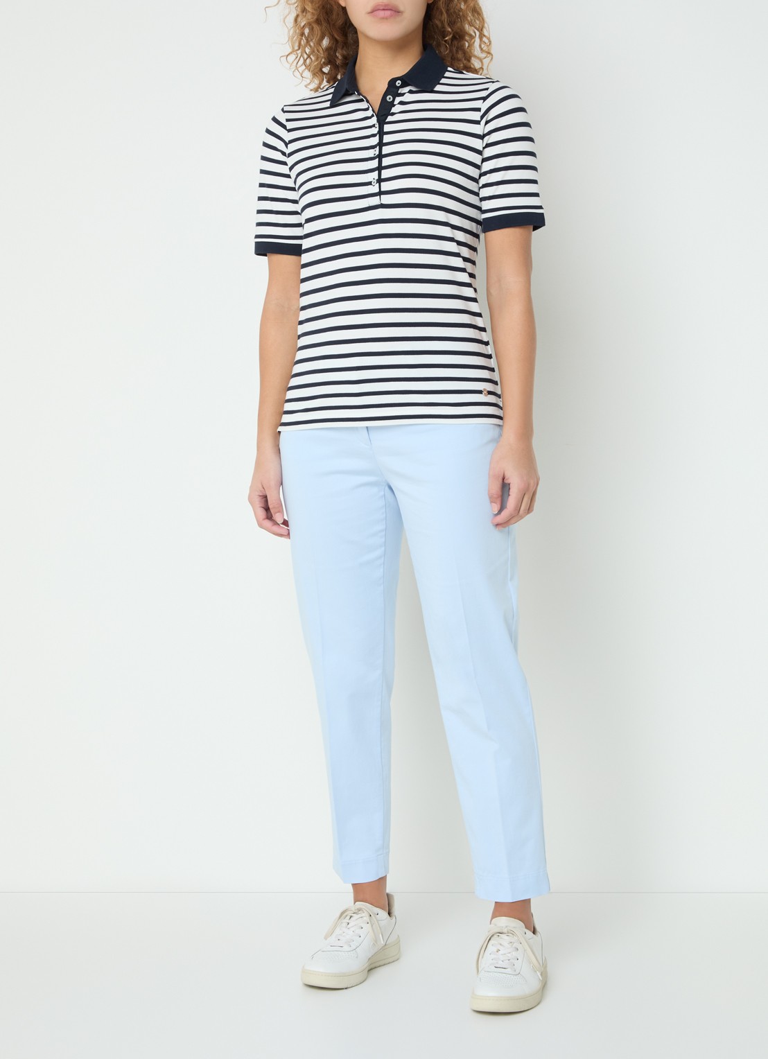 BRAX Mara mid waist cropped slim fit chino met steekzakken - voorkant 2 lichtblauw