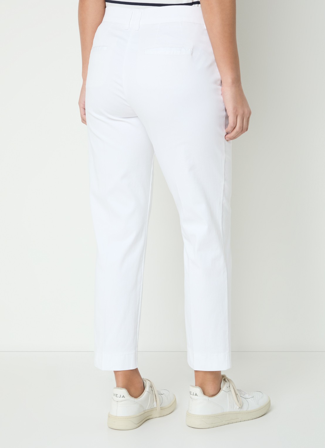 BRAX Mara mid waist cropped slim fit chino met steekzakken - achterkant 4 wit